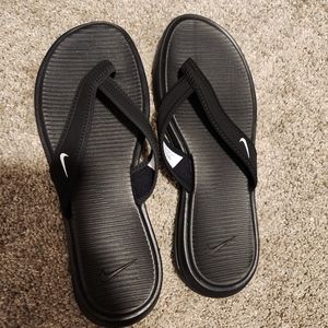 COPY - Nike Flip Flops- size 8